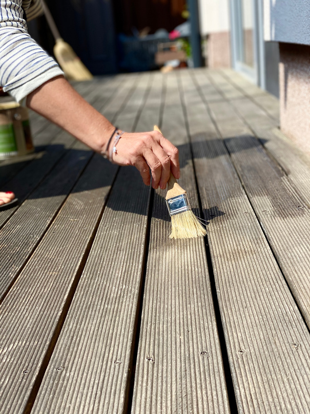 Oiling teak wood terrace floor